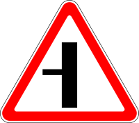 Дорожный знак: 2.3.3 Примыкание второстепенной дороги