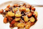 Кулинарный рецепт Картофель запеченный со сметаной и шампиньонами