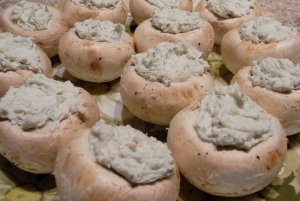 Кулинарный рецепт: Булочки с грибной начинкой: Легкая закуска в виде хлеба, фаршированного грибами
