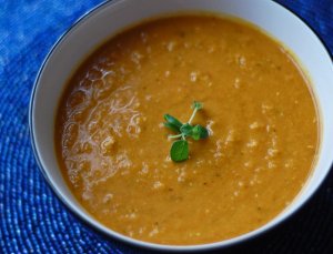 Кулинарный рецепт: Чечевичный суп с кокосовым молочком: Сытный суп из красной чечевицы со специями и кокосовым молочком