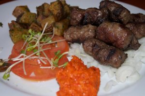 Кулинарный рецепт: Чевапчичи: Чевапчичи из обжаренного фарша с гарниром из тушеной тыквы