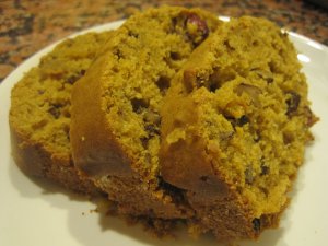 Кулинарный рецепт: Финиковый пирог с орехами: Пирог с финиками и орехами, запеченными в легком тесте