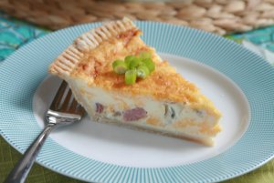 Кулинарный рецепт: Французский соленый пирог: Соленый пирог с начинкой из бекона и яиц со сливками
