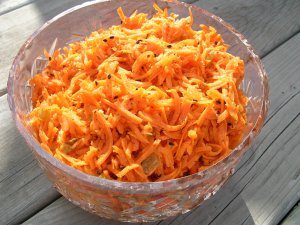 Кулинарный рецепт: Грейпфрут с морковью и тыквенными семечками : Полезное освежающее блюдо - морковь с грейпфрутом и тыквенными семечками