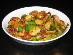 Кулинарный рецепт: Картофель с луком-пореем: Прекрасный гарнир к мясу - обжаренные на сливочном масле картофель и лук