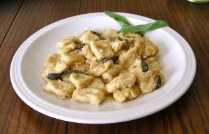 Кулинарный рецепт: Картофельные клецки в грибном соусе: Картофельные клецки в соусе из грибов, белого вина и сыра маскарпоне