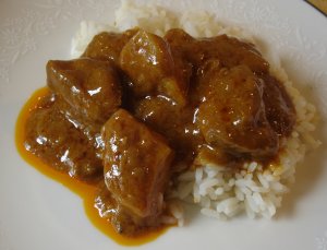 Кулинарный рецепт: Курица по-индийски: Ломтики курицы в остром маринаде, приготовленные на гриле, подаются с рисом