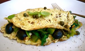 Кулинарный рецепт: Омлет с летними овощами: Легкий яичный омлет из взбитых белков с начинкой из тушеных летних овощей