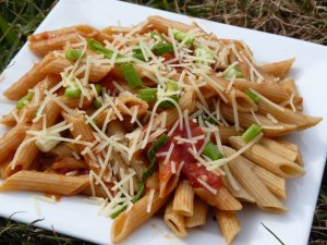 Кулинарный рецепт: Пенне с артишоками и мортаделлой: Классическая итальянская паста с овощами, артишоками, каперсами, мортадэллой и специями