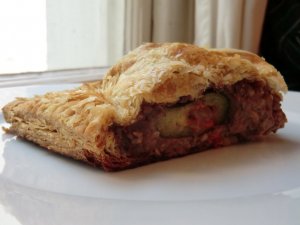 Кулинарный рецепт: Пирожки из слоеного теста: Рассыпчатые пирожки из слоеного теста с помидорами, риккотой и пармезаном
