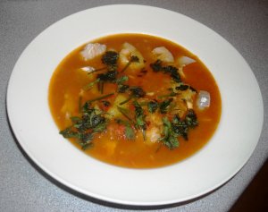 Кулинарный рецепт: Рыбный суп с кукурузой и цуккини: Рыбный суп в мексиканском стиле приправленный перцем чили и чесноком