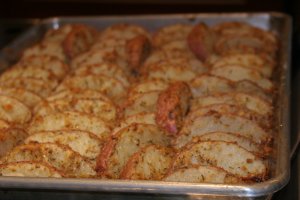 Кулинарный рецепт: Запеченный картофель с сыром: Золотистый картофель, запеченный с маслом и сыром пармезан